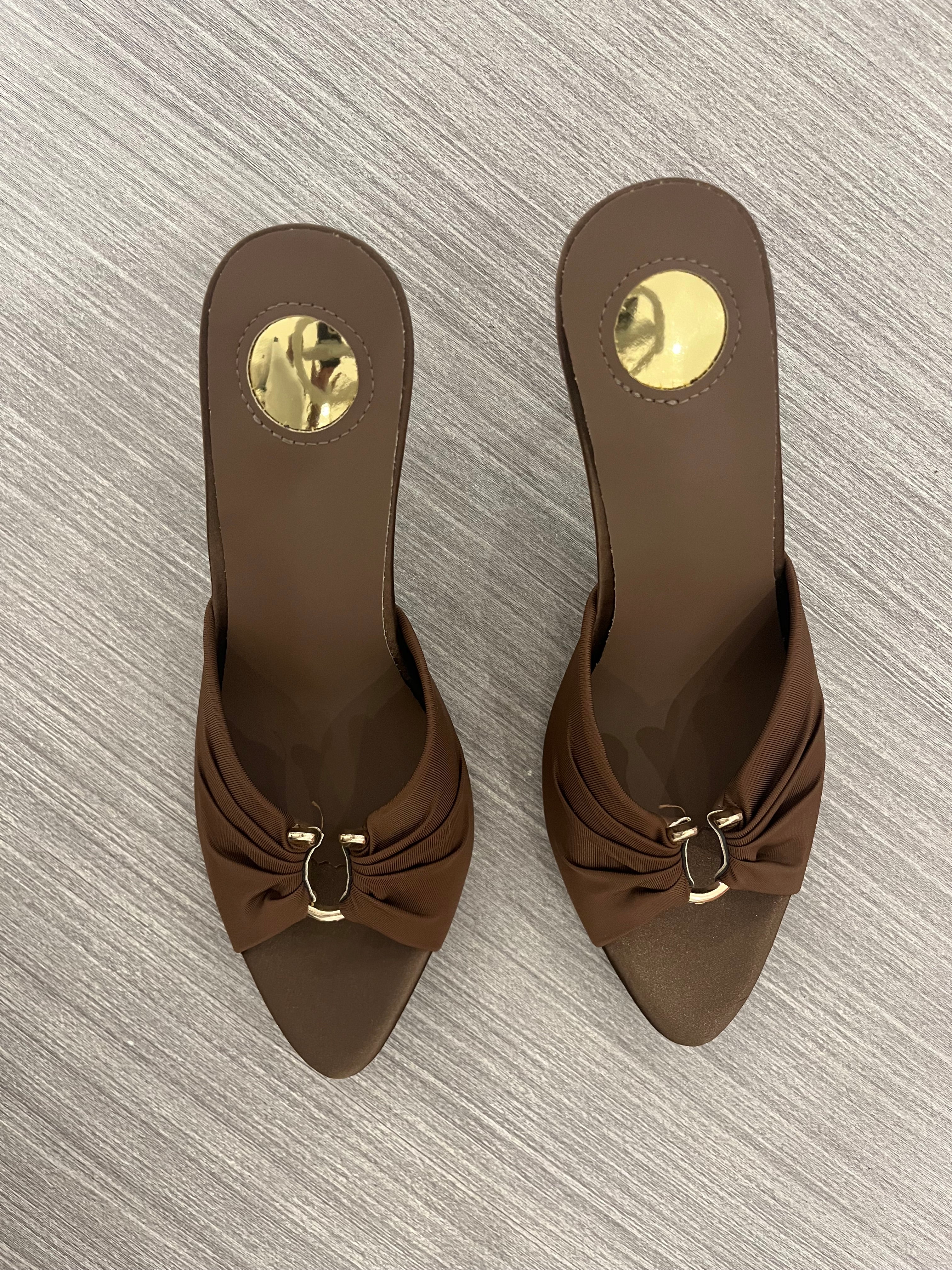 COFFEE-DATE MULE HEELS