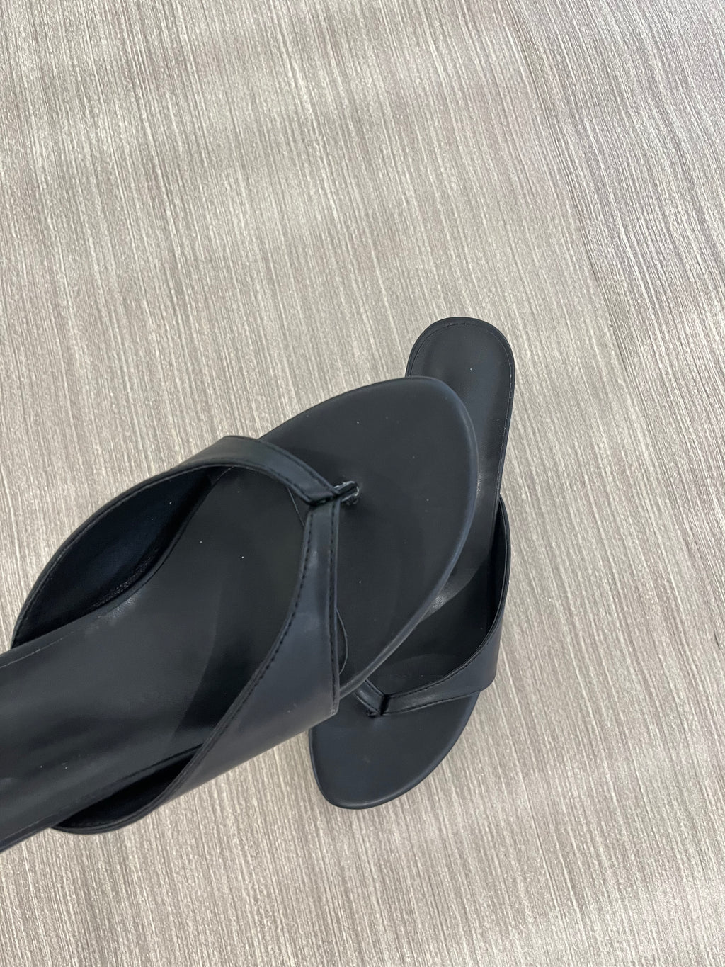 MINIMALIST THONG SANDAL MULES