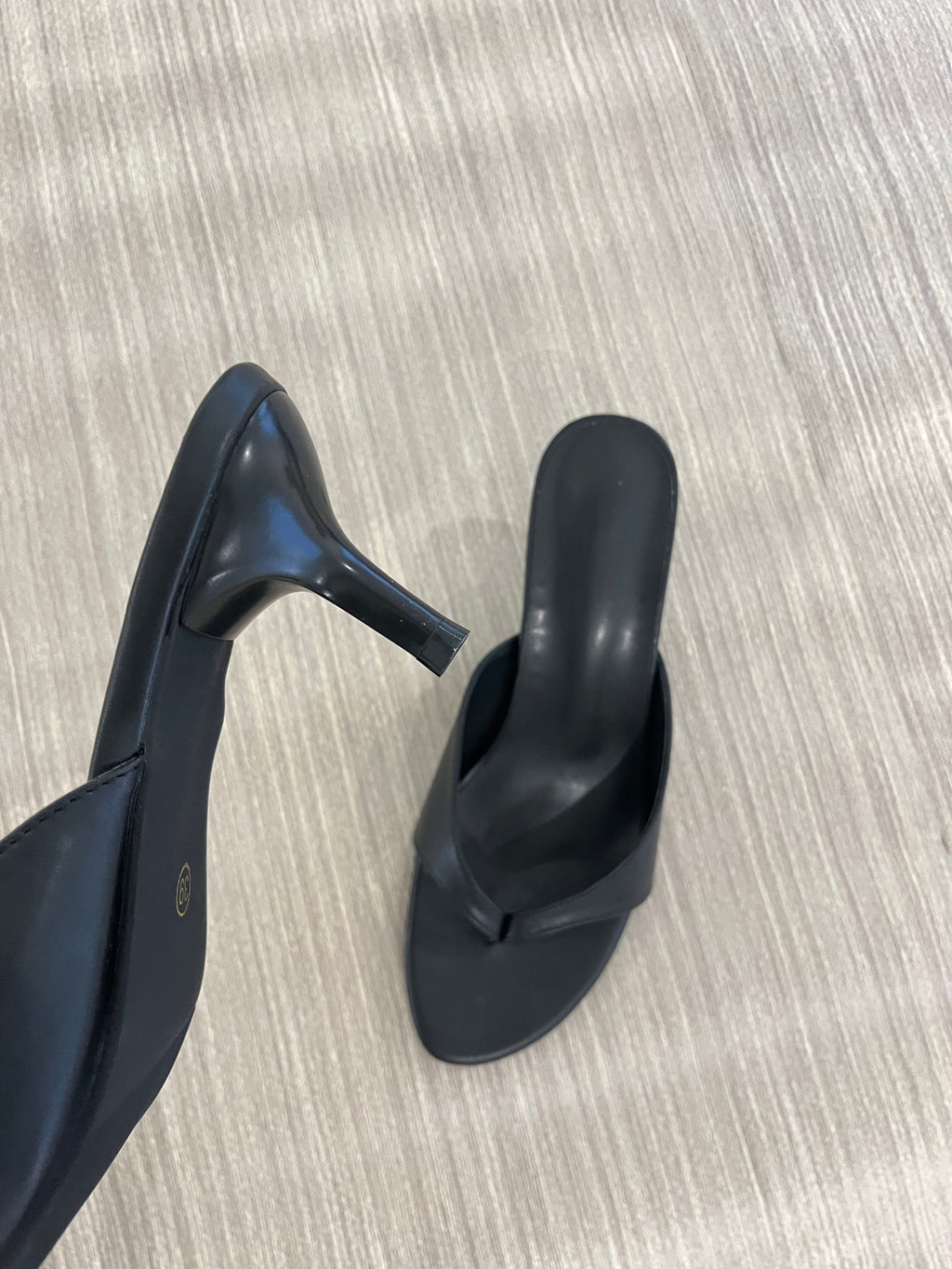 MINIMALIST THONG SANDAL MULES