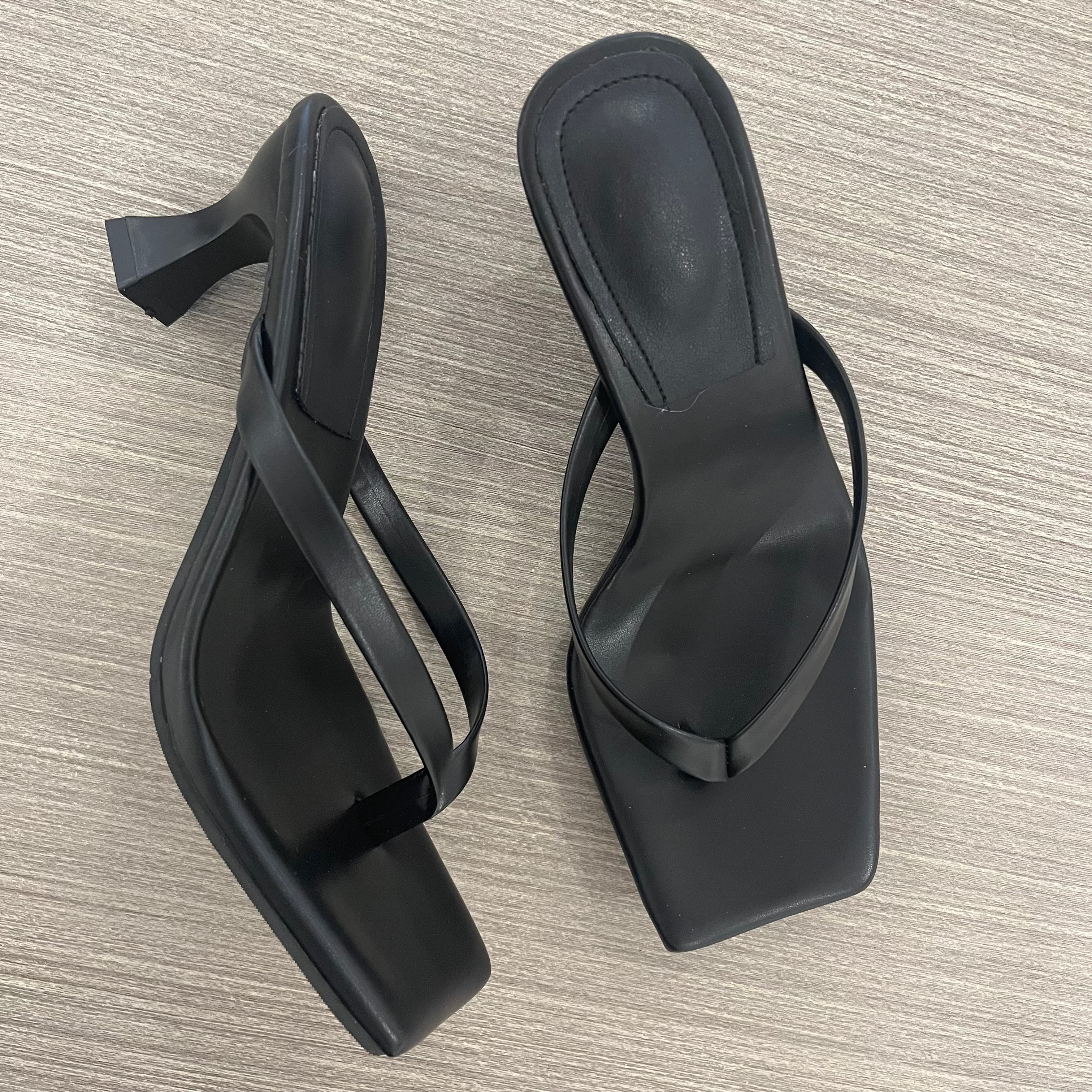 BLACK SQUARE TOE STRAPPY SANDAL HEEL